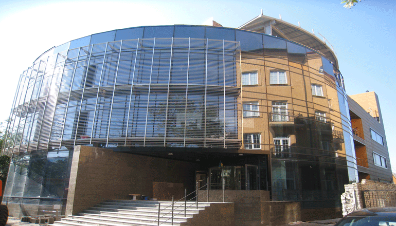 1-altis-office-1